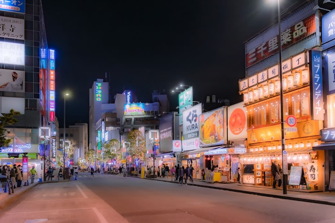 《一同探爱情》定档五一，全民观察员侦破浪漫暗码